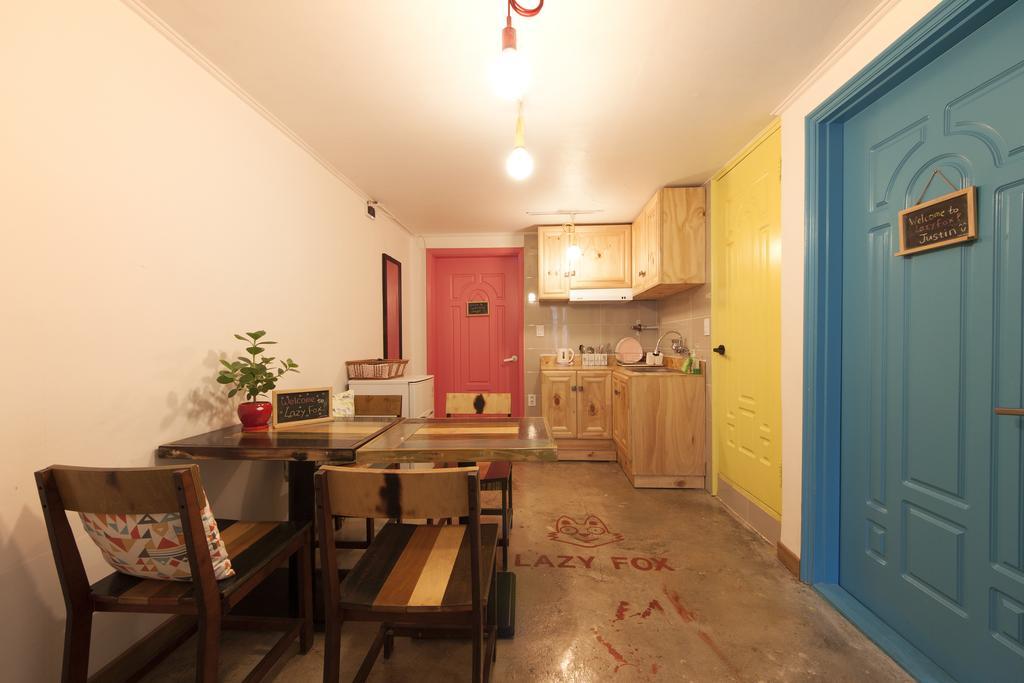 Hongdae Lazy Fox Hostel In Seul Pokój zdjęcie