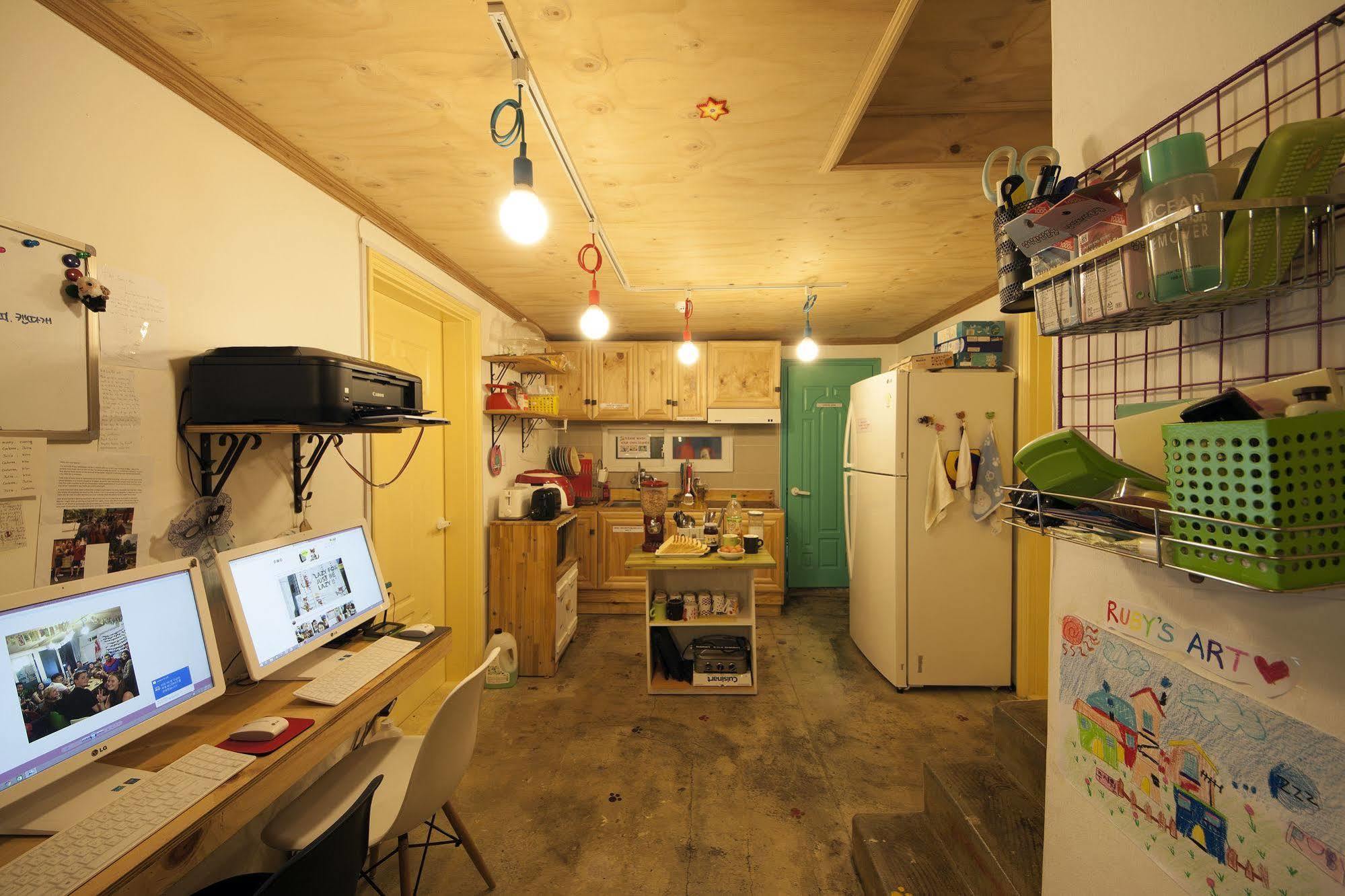 Hongdae Lazy Fox Hostel In Seul Zewnętrze zdjęcie