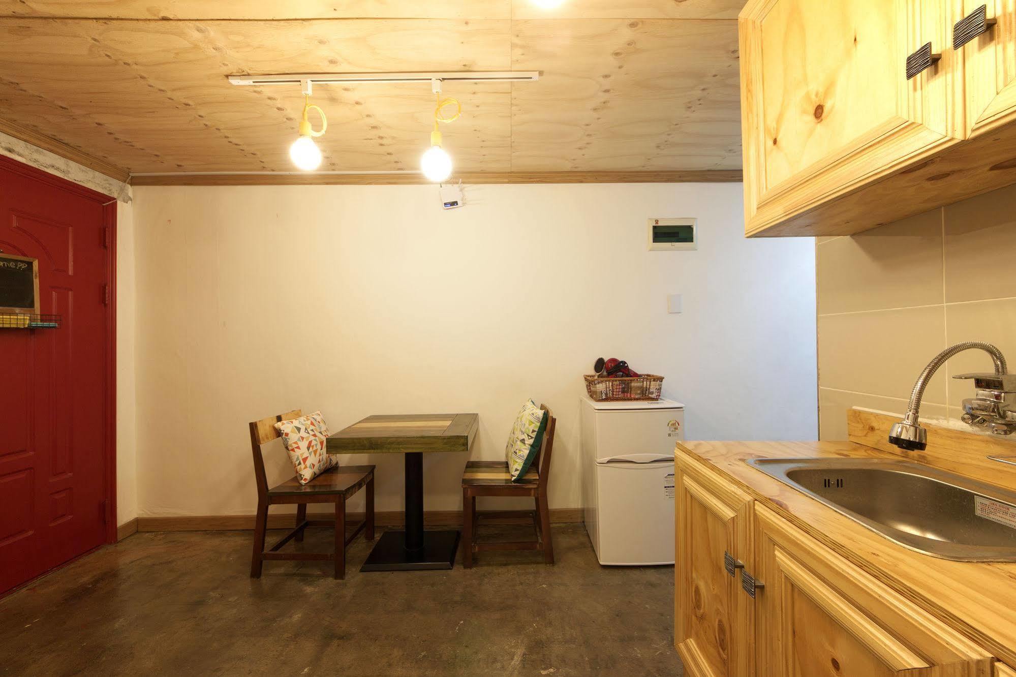 Hongdae Lazy Fox Hostel In Seul Zewnętrze zdjęcie