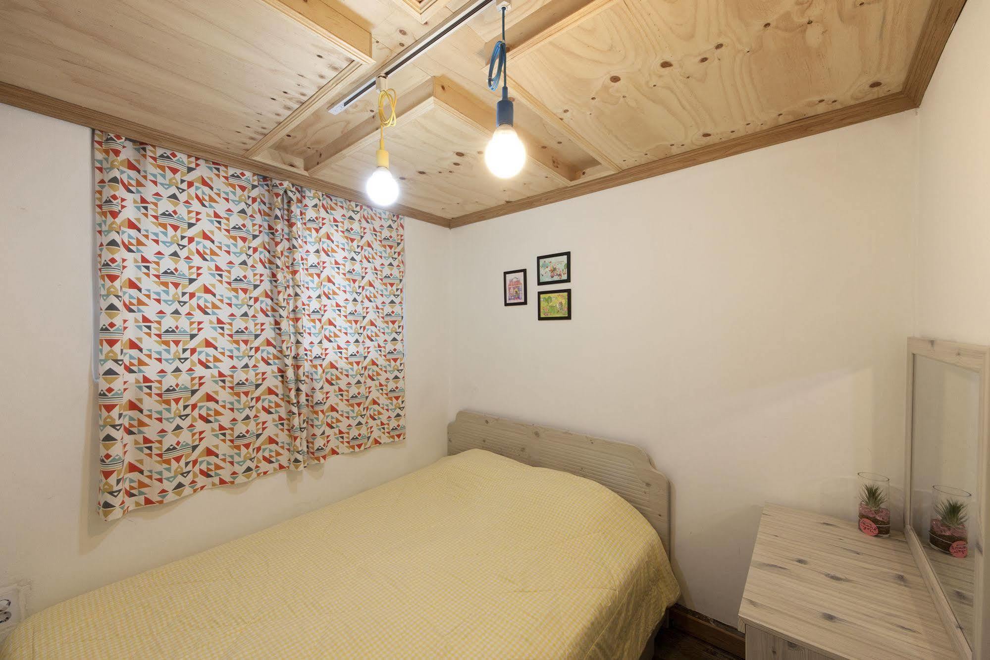 Hongdae Lazy Fox Hostel In Seul Zewnętrze zdjęcie